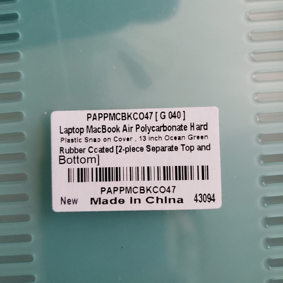 NWT 13" MACBOOK PRO COVER/CASE $15 OBO - Picture 2 of 3